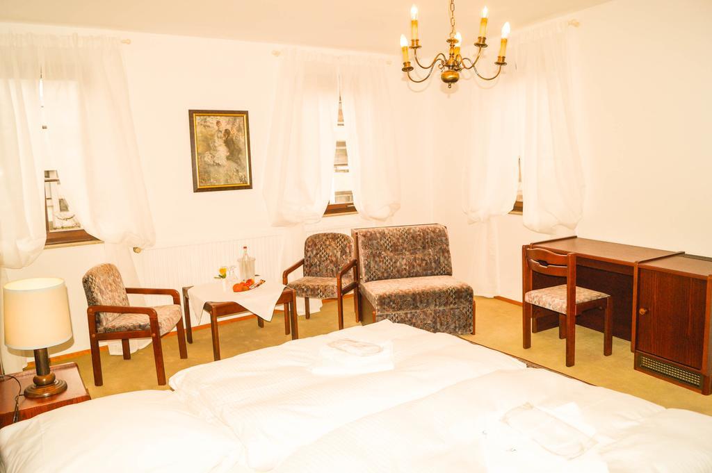 Schlosshotel Hoefingen Leonberg Bagian luar foto